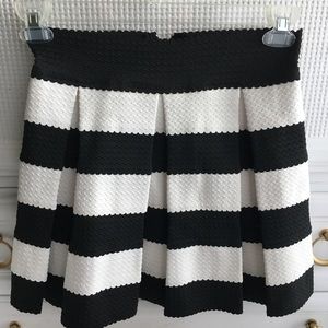 New! A-line Black/White Stretchy Skirt